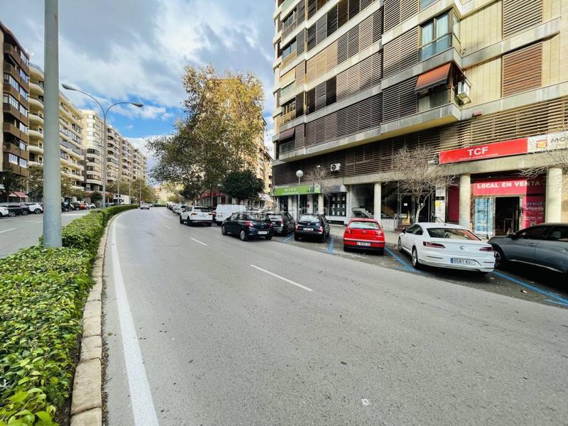 Foto d5f493cf-d340-47d1-a2ea-f3872e275941. Local comercial  junto al puerto en Alicante