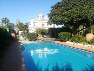 Casa  Acacias de guadalmar. Impresionante villa a unos pasos del mar y el golf