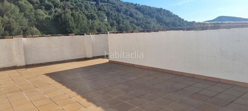 Foto f8304554-fd2e-41a1-970f-c71fc70cd4d0. Casa adossada amb piscina a Cómpeta