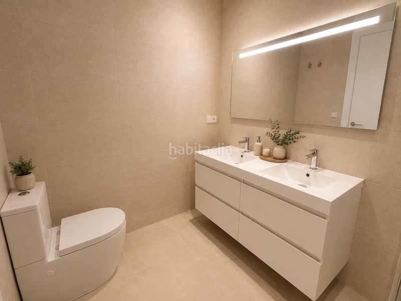Foto d0edc88a-439e-46e4-abca-21fd69f5a09e. Apartament amb calefacció piscina a Poniente-Faro Torre del Mar