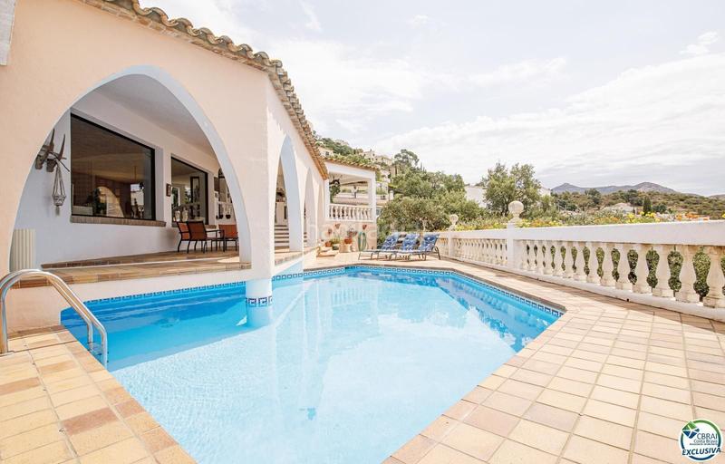 Foto 5b234fb0-049f-42d1-8ea1-49cd96a1bd00. Casa amb piscina a Nord Roses