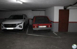 Autoparkplatz  Puig rom. Plaza de parking en roses