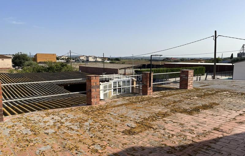 Foto 2ca8378e-3325-45e9-bde4-aab6f0f71dbd. Casa  para reformar con local y 3 parcelas en Vilamacolum