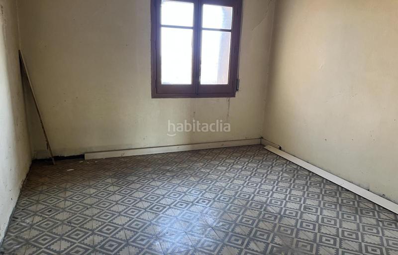 Foto 527f3d98-c621-494a-896b-531924ac547d. Casa  para reformar con local y 3 parcelas en Vilamacolum