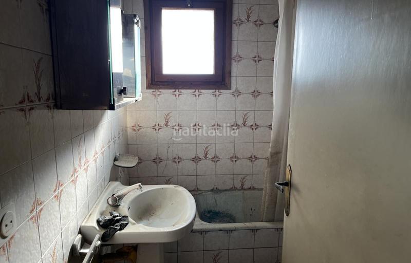 Foto 8400d934-acc6-4516-a758-67923b91def8. Casa  para reformar con local y 3 parcelas en Vilamacolum