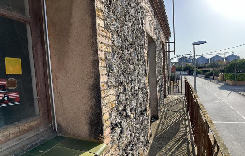 Foto a6a85fc3-3b0a-4d27-be40-493ba1dbf538. Casa  para reformar con local y 3 parcelas en Vilamacolum