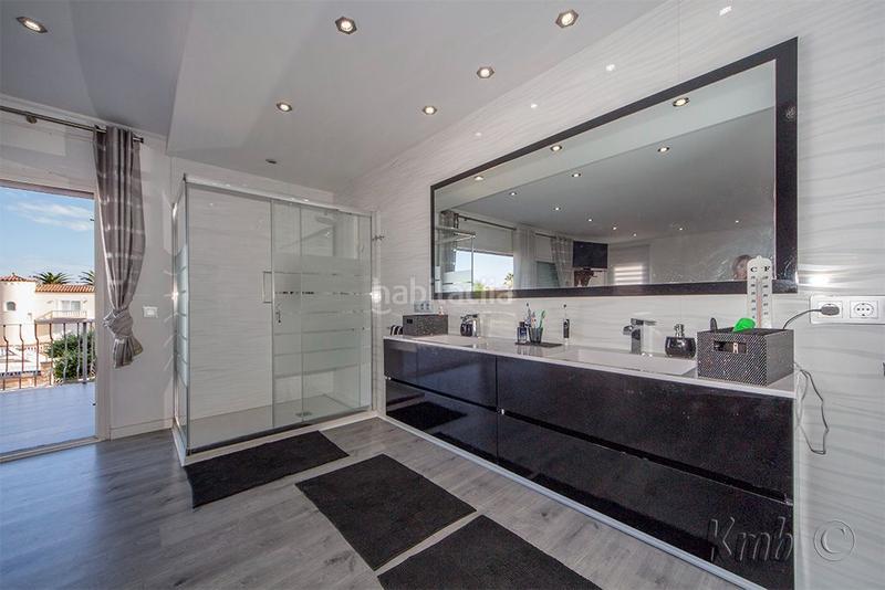 Foto f9f8cbf8-e933-48dc-acbb-22f398c2a564. Casa amb calefacció piscina a Port Banyuls - Port Alegre - Port Empordà Empuriabrava