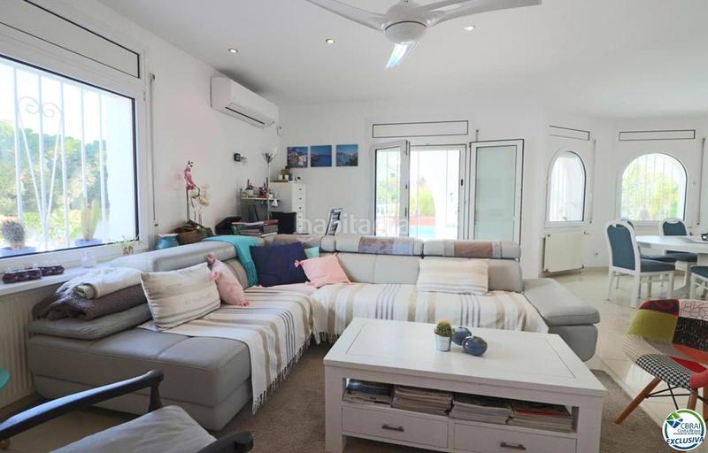 Foto 032790b7-f09f-48dc-8f23-979ef55b22c5. Casa amplia villa al canal con amarre de 12 m, con apartamento invitados en Empuriabrava