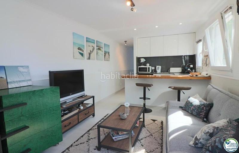 Foto 09d4bc03-1c39-4260-9572-3ece2423a732. Casa amplia villa al canal con amarre de 12 m, con apartamento invitados en Empuriabrava