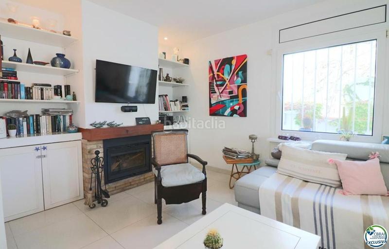 Foto 0e9ae7b0-54f5-461e-ba7d-28be21f54be2. Casa amplia villa al canal con amarre de 12 m, con apartamento invitados en Empuriabrava