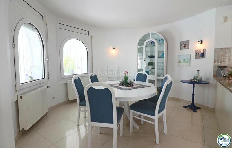 Foto 246ab89c-5e14-4d48-9895-178ba47353cd. Casa amplia villa al canal con amarre de 12 m, con apartamento invitados en Empuriabrava