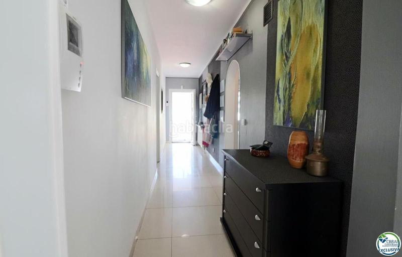 Foto 2d1b2180-e4c6-43f5-94c2-f422d5d0540a. Casa amplia villa al canal con amarre de 12 m, con apartamento invitados en Empuriabrava