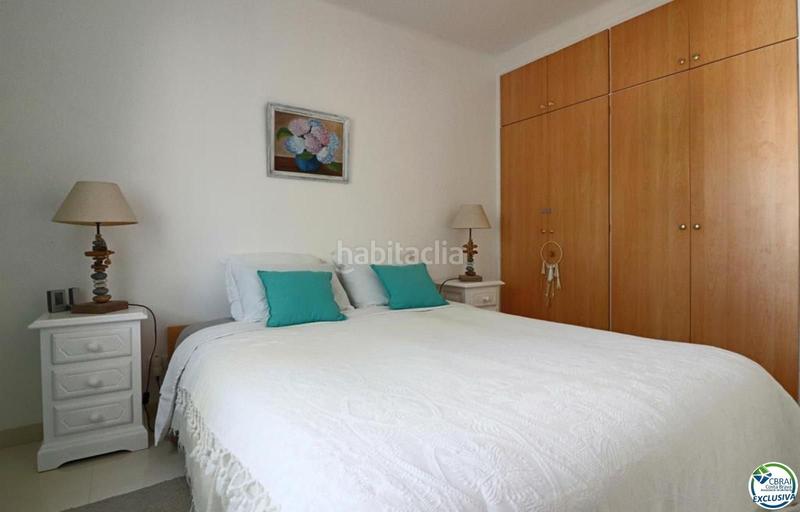 Foto 2e1cce4d-903d-49ff-aaee-60ca0de537f8. Casa amplia villa al canal con amarre de 12 m, con apartamento invitados en Empuriabrava