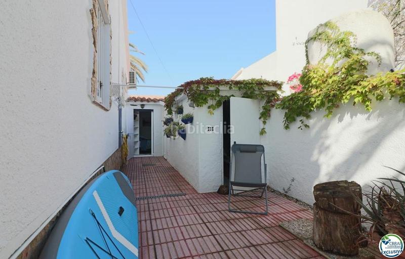 Foto 41c02b11-6556-4836-9adb-c1c1eff2dac1. Casa amplia villa al canal con amarre de 12 m, con apartamento invitados en Empuriabrava