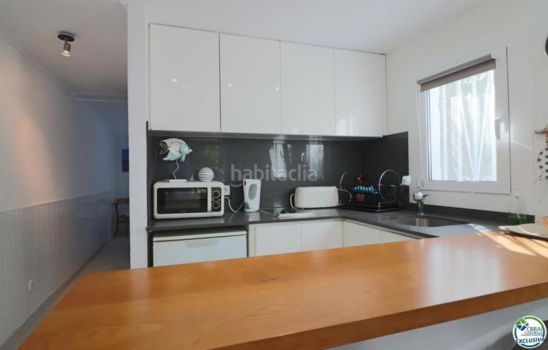 Foto 455f0cd7-6b77-440b-b327-62ff37e475b4. Casa amplia villa al canal con amarre de 12 m, con apartamento invitados en Empuriabrava