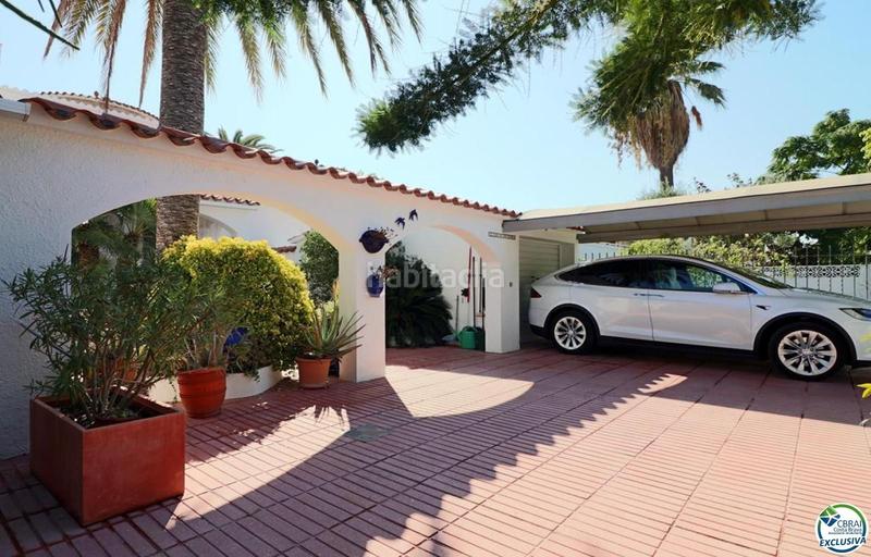 Foto 45ecc54e-1a18-4322-b4ca-1604450ea0d8. Casa amplia villa al canal con amarre de 12 m, con apartamento invitados en Empuriabrava