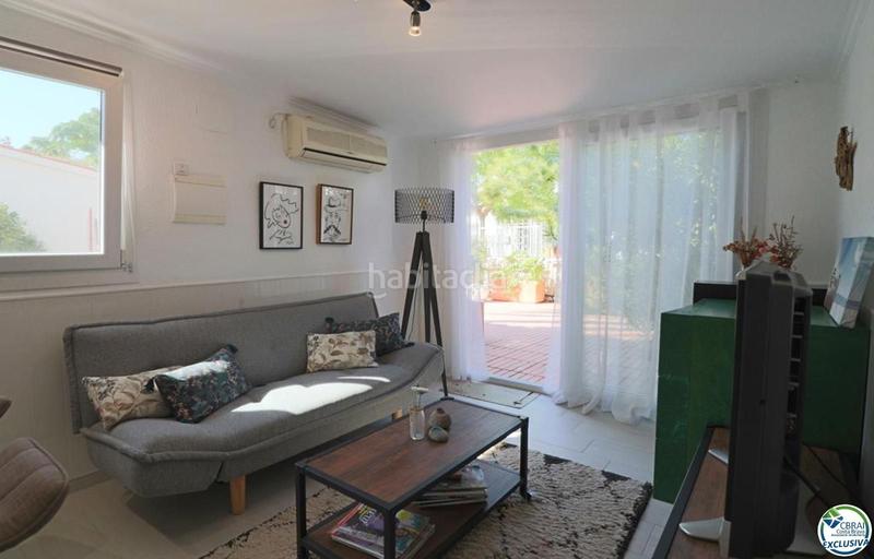 Foto 4e6f8e52-a426-4bae-acf4-f5b28e0f9179. Casa amplia villa al canal con amarre de 12 m, con apartamento invitados en Empuriabrava