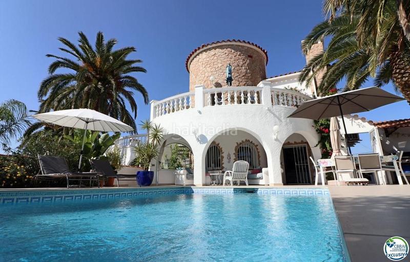 Foto 5e89cf60-3318-4f58-abe3-ca7800fd9426. Casa amplia villa al canal con amarre de 12 m, con apartamento invitados en Empuriabrava