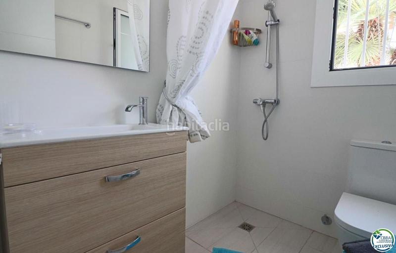 Foto 65cb2322-6b04-4c53-8f95-85f9475afd63. Casa amplia villa al canal con amarre de 12 m, con apartamento invitados en Empuriabrava