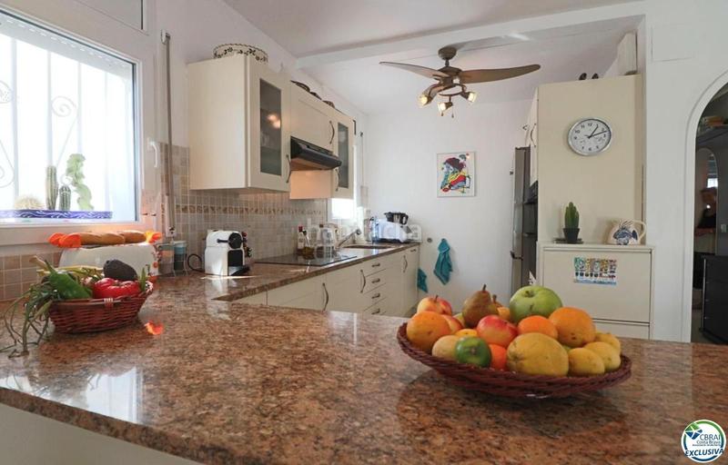 Foto 7c58a4ae-4268-403f-99e9-ddb0567c1499. Casa amplia villa al canal con amarre de 12 m, con apartamento invitados en Empuriabrava