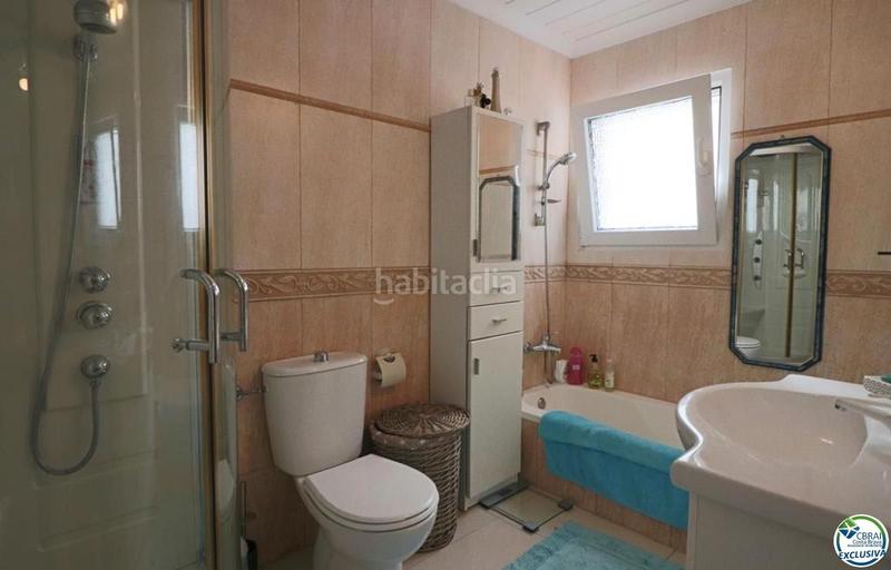 Foto 8ff859e2-3599-42e7-b6e0-058e7ce6118a. Casa amplia villa al canal con amarre de 12 m, con apartamento invitados en Empuriabrava