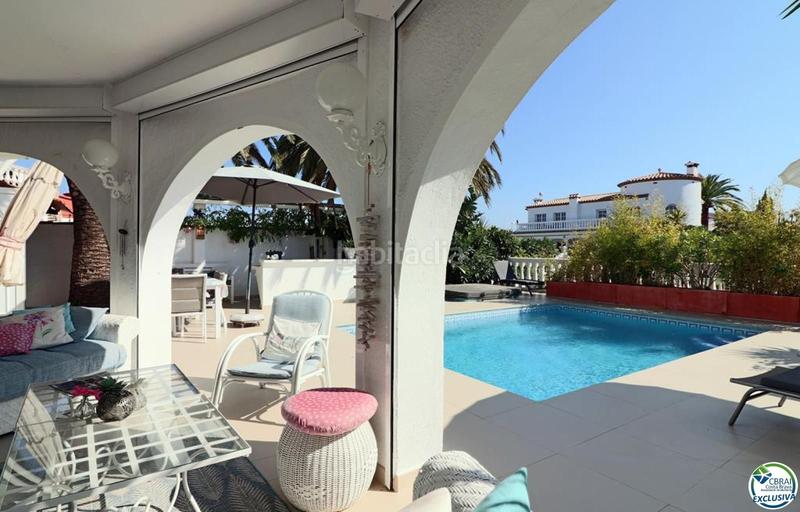 Foto 9d3c92aa-4a6a-4bc5-8f42-72410903cc50. Casa amplia villa al canal con amarre de 12 m, con apartamento invitados en Empuriabrava