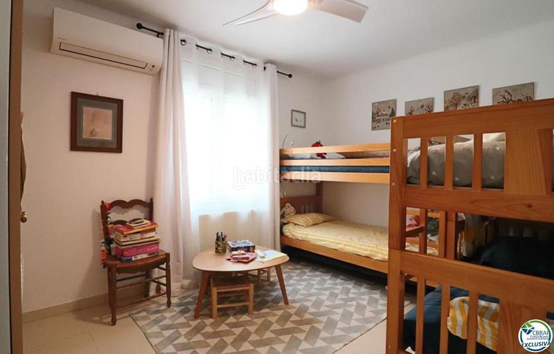 Foto a71d973d-95c8-4611-a50a-c77440e694ae. Casa amplia villa al canal con amarre de 12 m, con apartamento invitados en Empuriabrava