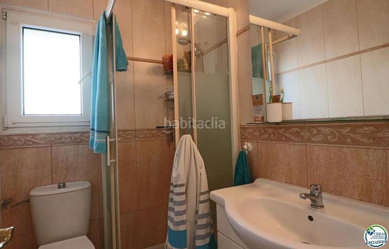 Foto c9bf70ab-f7a3-45aa-8876-37288362717c. Casa amplia villa al canal con amarre de 12 m, con apartamento invitados en Empuriabrava