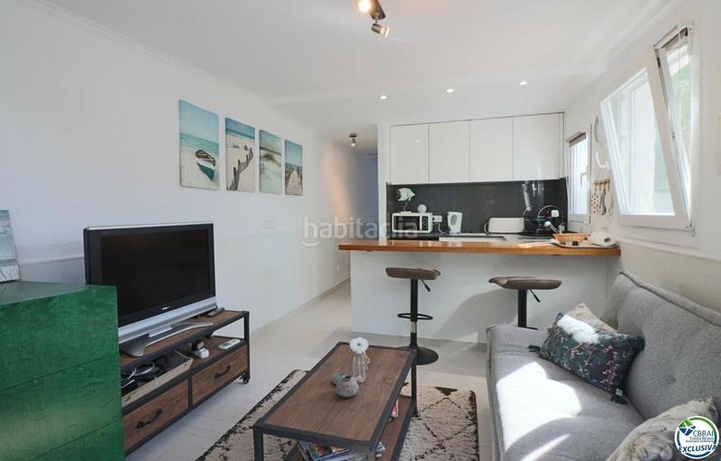Foto ff87f6f3-8e29-4172-9b6c-6696601623cd. Casa amplia villa al canal con amarre de 12 m, con apartamento invitados en Empuriabrava