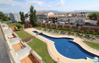 Apartament  Puig rom. Apartamento planta baja con parking y piscina comunitaria