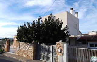 Casa  Sc puigmal. Casa de cuatro dormitorios con jardín y piscina