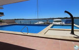 Apartamento  Cap ponent. Hermoso piso de gran superficie a poca distancia de la playa de