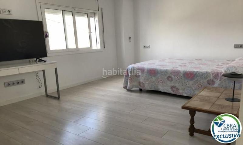 Foto d758eb18-43e6-41b9-95c9-ea03db462f76. Casa encantadora casa renovada en urbanización tranquila en Roses