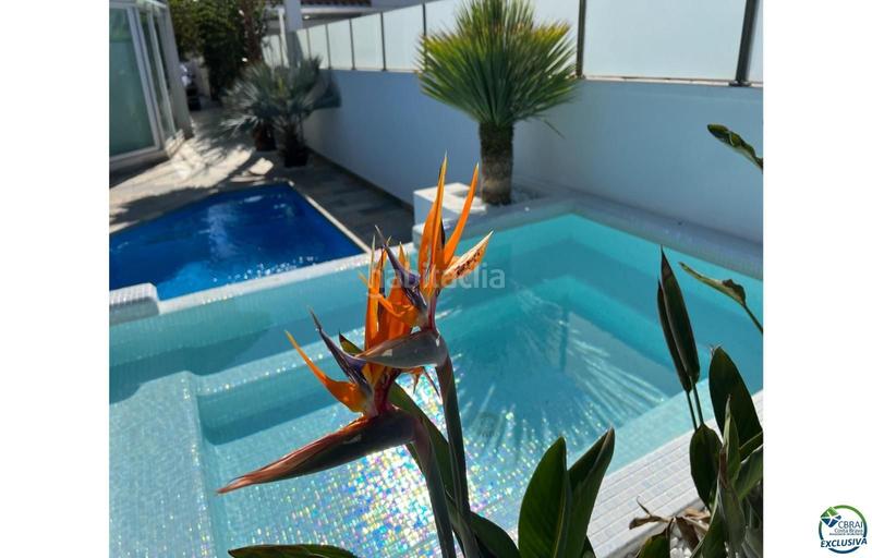 Foto 11d7eb92-3b43-432c-abd2-fc00a0528037. Casa hermosa casa moderna con piscina y amarre cerca de la playa, sala de estar de 99 m2 en Empuriabrava