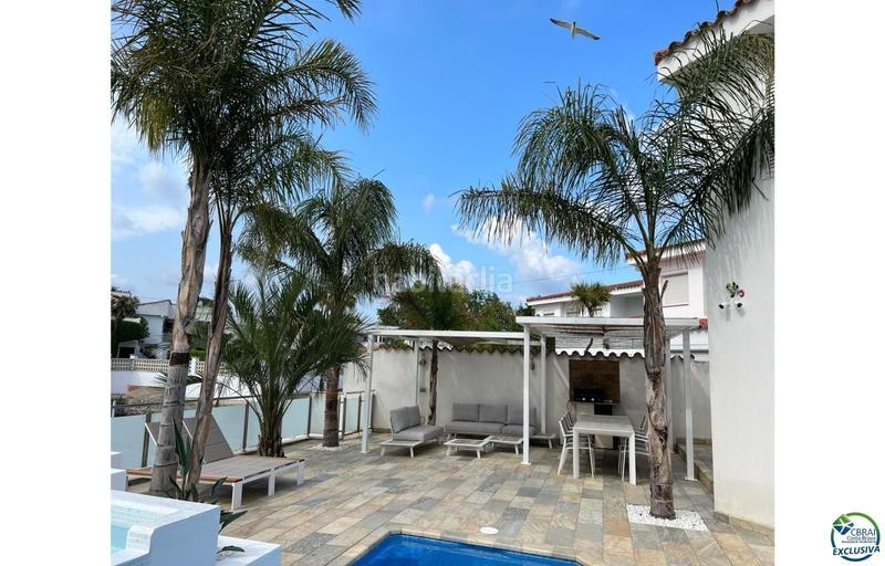 Foto 69371767-e006-4874-adba-d2fdd8d5b976. Casa hermosa casa moderna con piscina y amarre cerca de la playa, sala de estar de 99 m2 en Empuriabrava