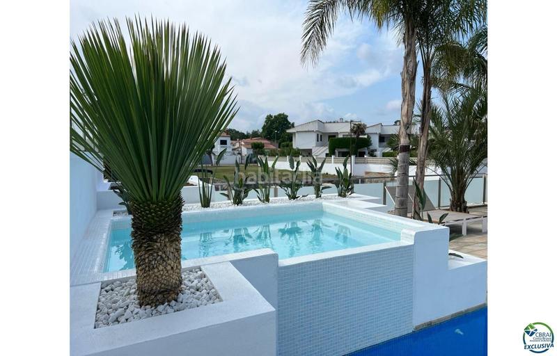 Foto 7c511978-c935-4547-ac69-ea8140206649. Casa hermosa casa moderna con piscina y amarre cerca de la playa, sala de estar de 99 m2 en Empuriabrava