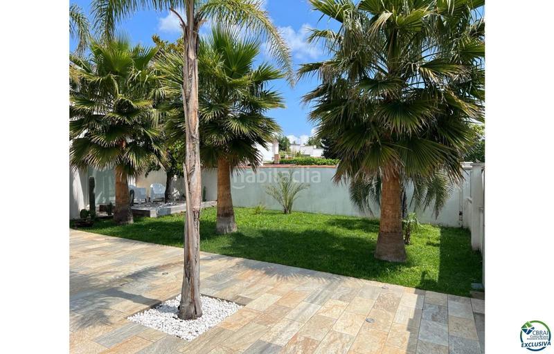 Foto f62481c2-86a9-4fed-a470-0f3507834ace. Casa hermosa casa moderna con piscina y amarre cerca de la playa, sala de estar de 99 m2 en Empuriabrava