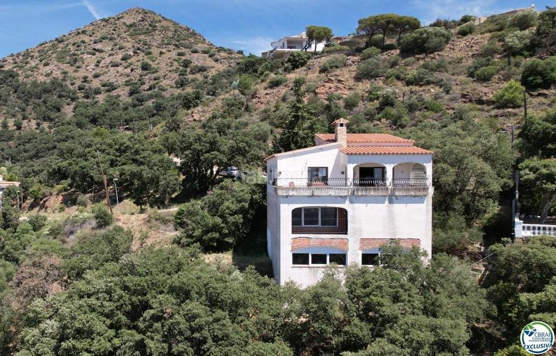 Foto ef3bae0f-088e-49a8-b1c3-88d1a50bcc4c. Casa  para reformar con increíbles vistas al mar! en Roses