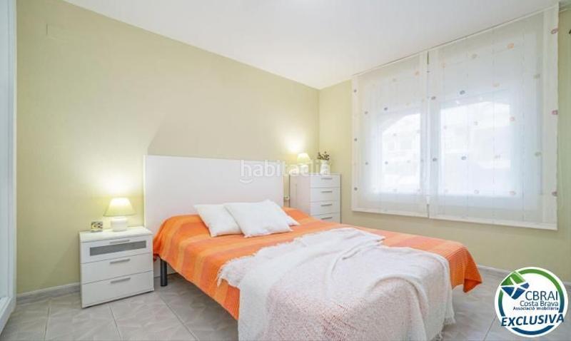 Foto 82ae0503-1ea1-45bb-af0a-0e21b5187fcc. Apartamento port moxó apartamento con vistas al canal, amarre para velero y parking exterior privado en Empuriabrava