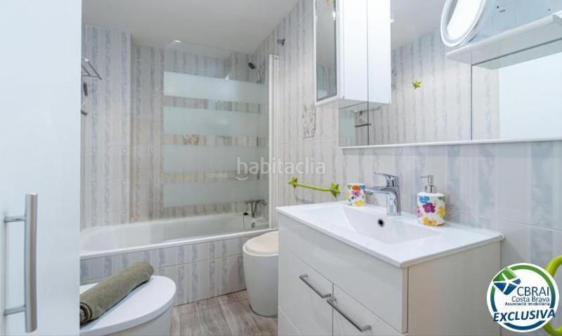 Foto ade70c9c-90e8-4e0f-a6ac-0f3751a5f476. Apartamento port moxó apartamento con vistas al canal, amarre para velero y parking exterior privado en Empuriabrava
