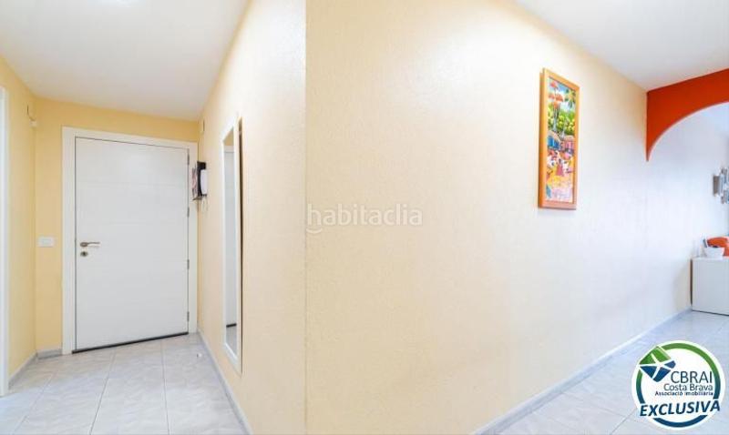 Foto c48004a5-276f-4be1-adfc-b989e9f6b1f7. Apartamento port moxó apartamento con vistas al canal, amarre para velero y parking exterior privado en Empuriabrava
