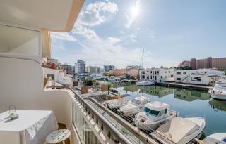 Estudi  De la platja. Bonito estudio con  terraza y vistas al canal