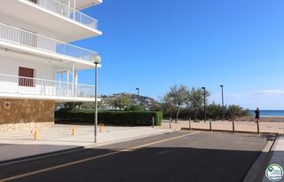 Apartament  Miguel de cervantes. Amplio ático con gran terraza de 31 m2 a 50 m de la playa en el