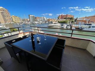 Apartment  De la platja. Apartamento con vistas al canal a 600 metros de la playa