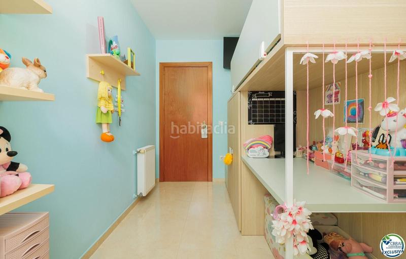 Foto 4f16c59c-cd08-4a44-b8a4-33f342a9ce5c. Casa adosada casa con piscina en puigmal, 4 habitaciones, y ubicación ideal. en Empuriabrava