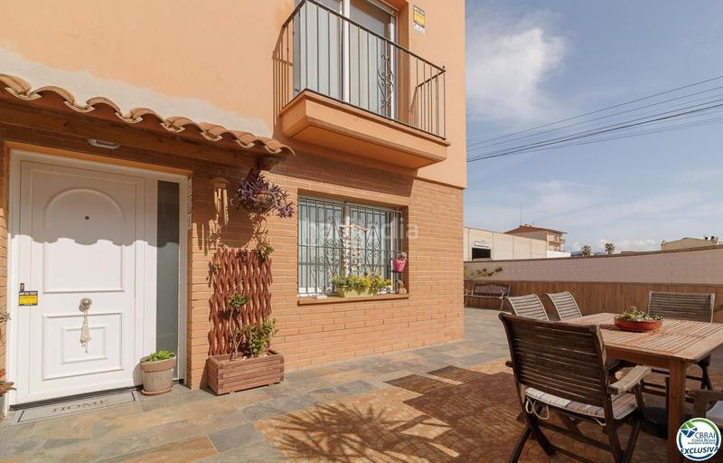Foto c905f274-3ca5-4d2a-b460-1f3ceb33d23d. Casa adosada casa con piscina en puigmal, 4 habitaciones, y ubicación ideal. en Empuriabrava