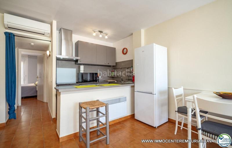 Foto f9d15fdc-b53f-45ed-a3e5-9f9cde8ff34c. Apartamento bonito apartamento con preciosa terraza, y solárium con vistas al mar en Empuriabrava