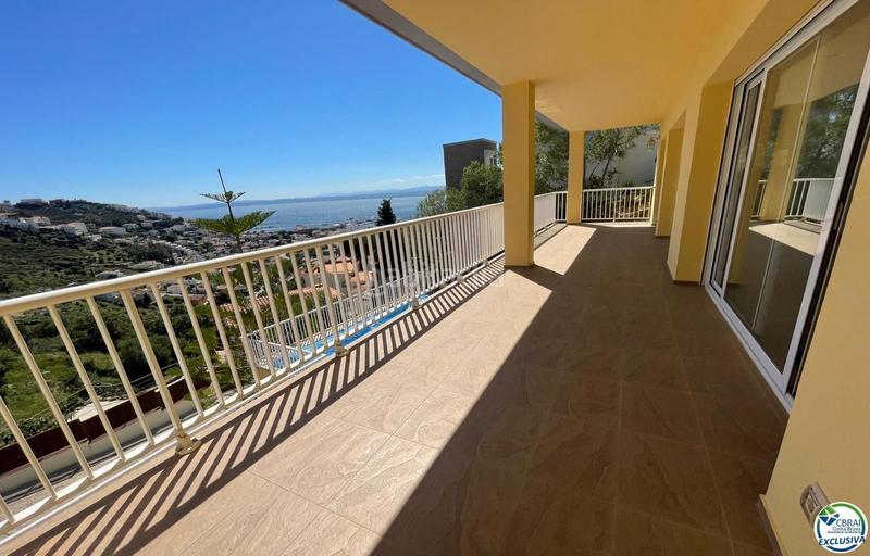 Foto 73338f6c-1e70-43ec-9c68-14dffb22dbb2. Casa magnifico xalet con vistas al mar, 253 m2 construidos, 608 m2 de parcela en Roses