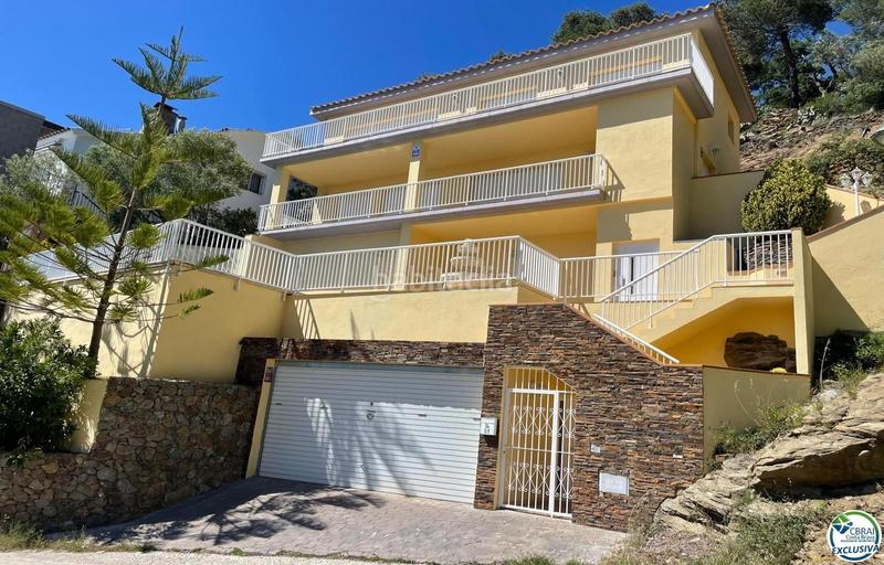 Foto 7e79d851-551a-4bd5-b041-0467bb58de92. Casa magnifico xalet con vistas al mar, 253 m2 construidos, 608 m2 de parcela en Roses
