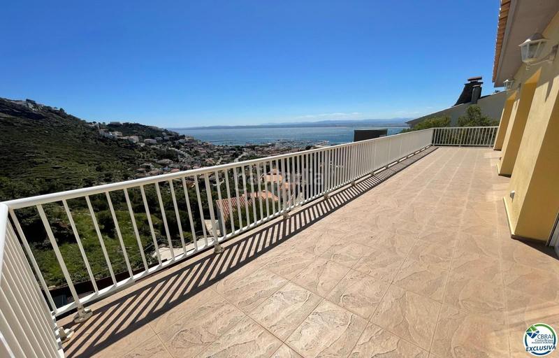Foto bca69569-5d84-4edd-a266-b027b3ccd982. Casa magnifico xalet con vistas al mar, 253 m2 construidos, 608 m2 de parcela en Roses